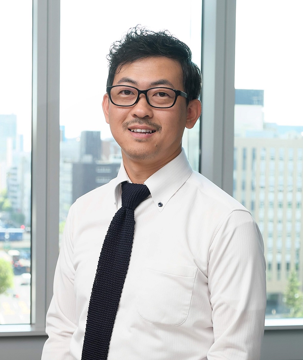 株式会社イーアイアイ 代表取締役　胡 浩